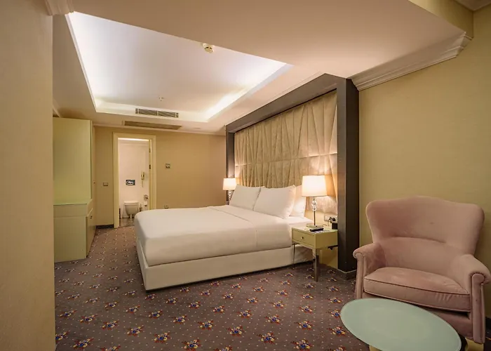 Deluxe King Room